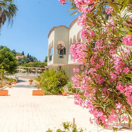 Vassilis Paradise Garden Szálloda