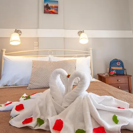 Vassilis Paradise Garden מלון 3*