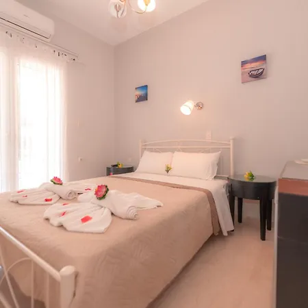 Vassilis Paradise Garden מלון